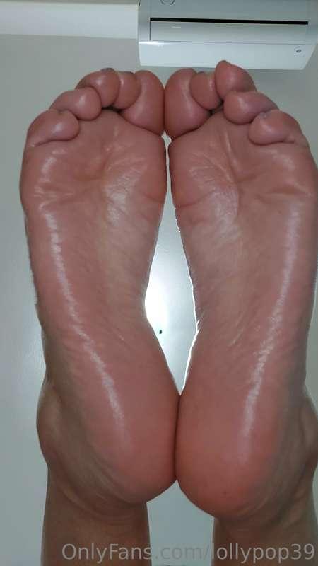 Soft soles in your face 👣