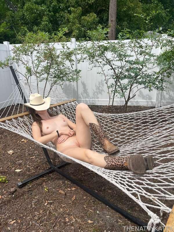 Taking a break from being a sexy cowgirl 🤠 