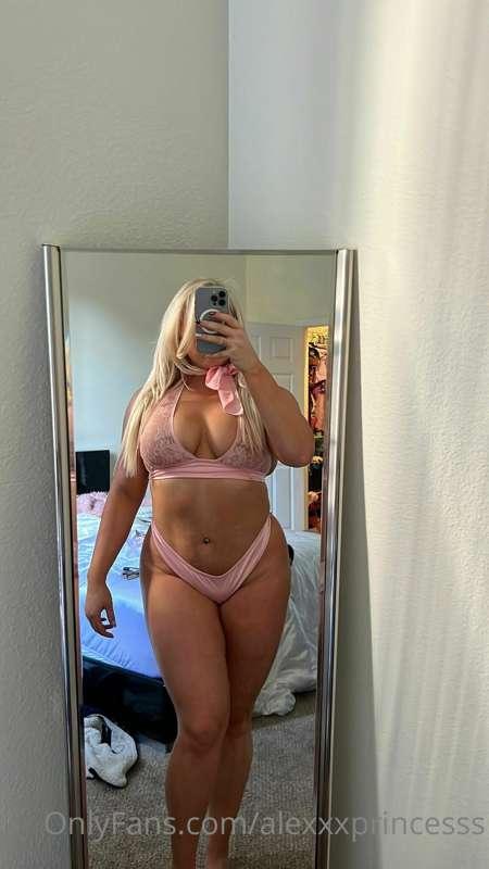 Is this a sexy flight attendant lingerie?!✈️ Kinda cute hehe..