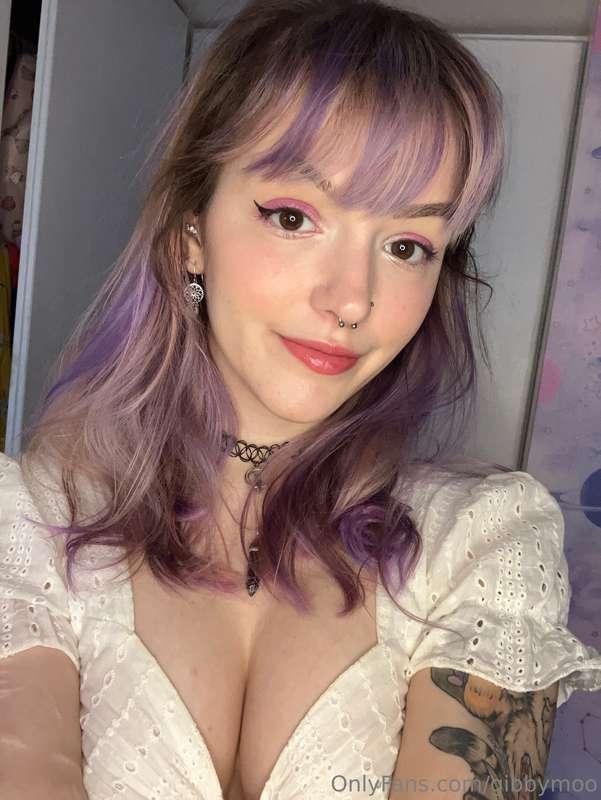Hoping these selfies brighten up your Tuesday ✨