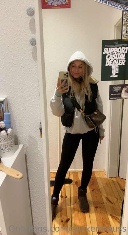 Hey Babe ich gehe jetzt etwas spazieren und was machst du ge..