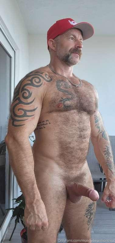 I feel strong and alpha today. Who wants to play with daddy?
