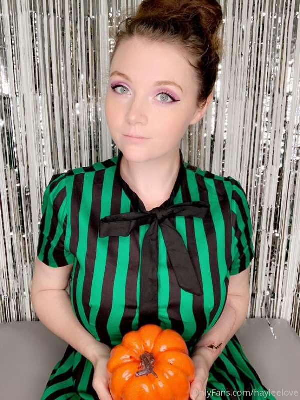 Going to do a poll soon to find out what Halloween themed OF..
