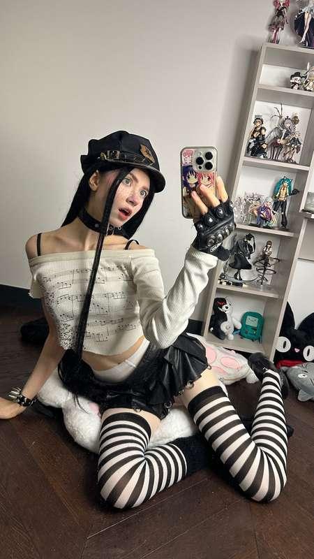 yoursmalldoll image #2