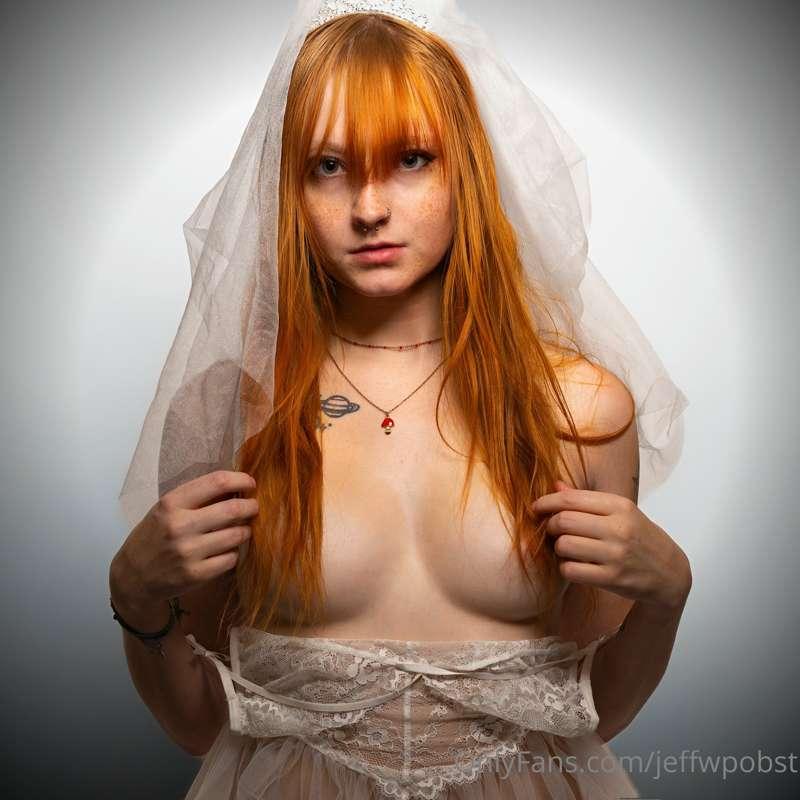 She likes to get naked, watch her take it to the next level ..