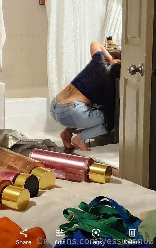 Getting ready to celebrate 200 fans👠🌹🙏🌹💃