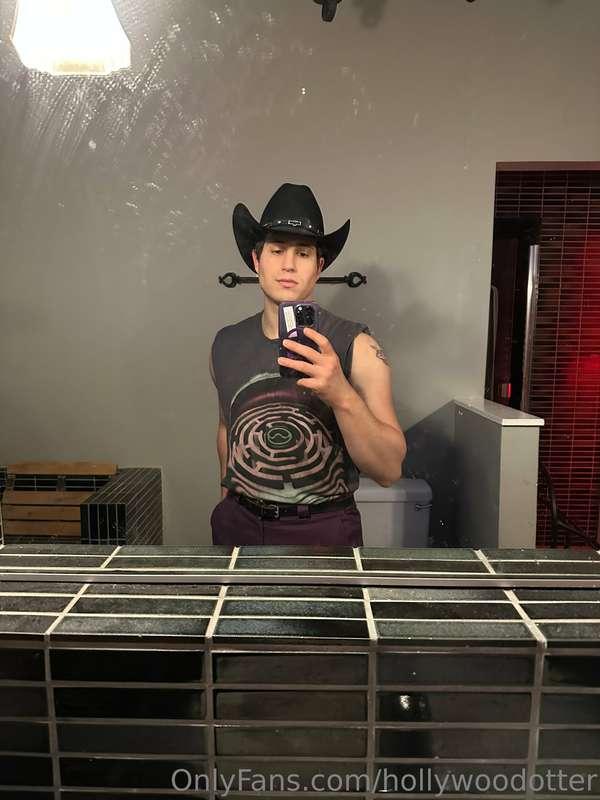 Howdy partner 🤠 tip me $20 or more to see me in my cowboy ha..