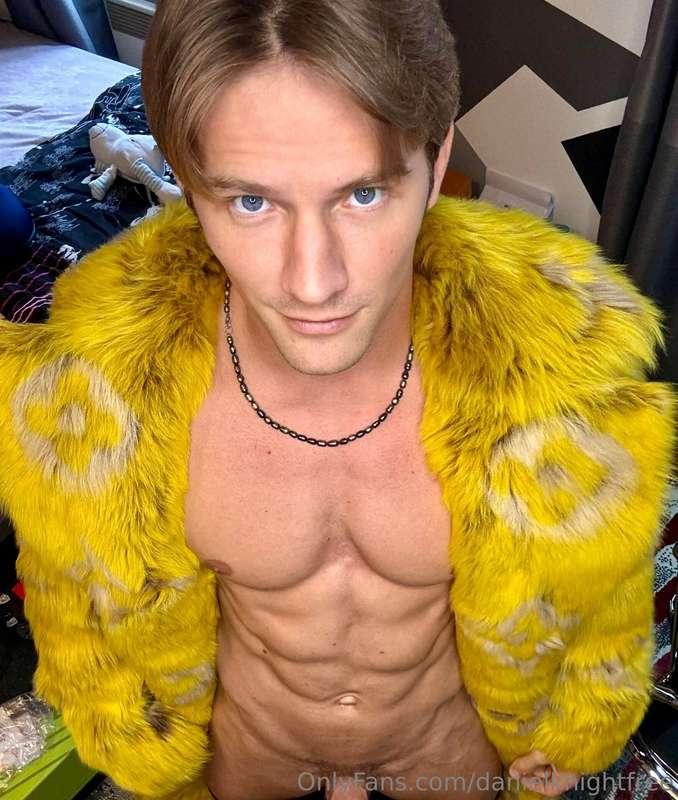 Like my new hairstyle ? 😈 Full nude page @danielknight