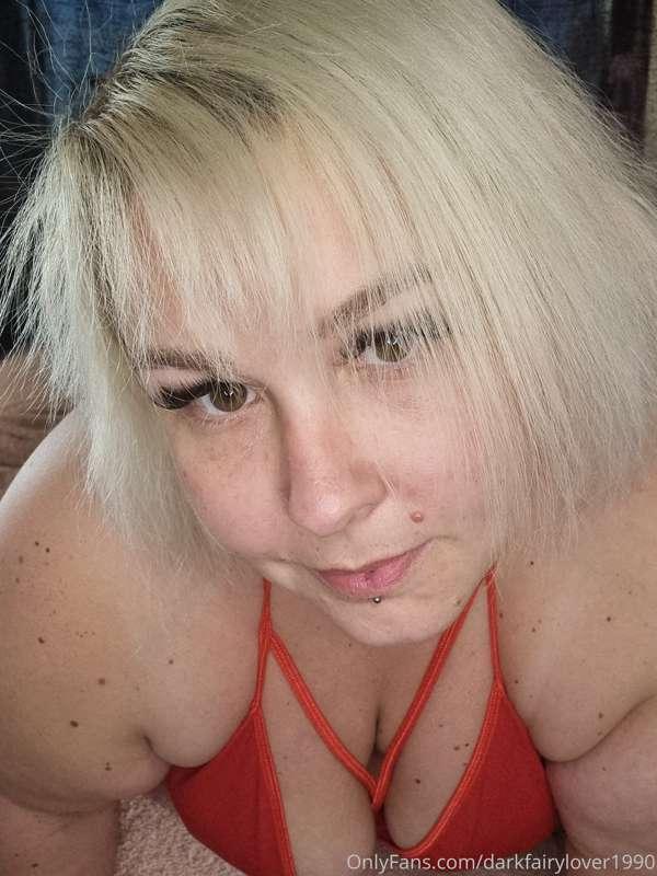 Who wants to come play with me in this sexy red set 🤪🤪🤪 I am..