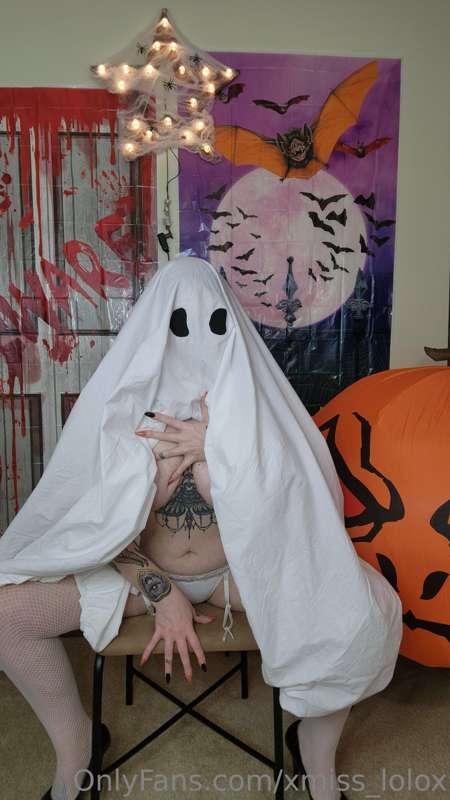 Spooky sexxxy sheet ghost shenanigans abound - Cum check out..