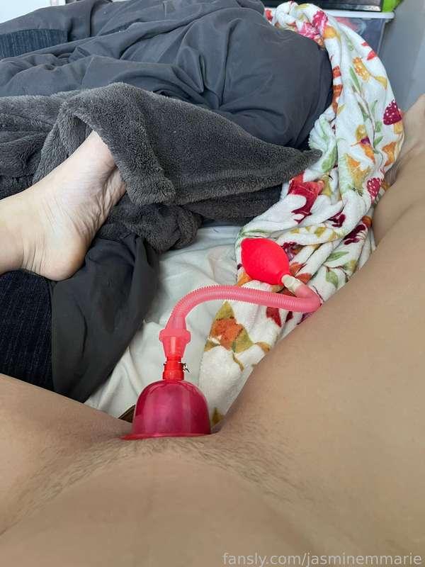 Pumping my pregnant pussy 😋

#pregnant #pumping #fyp