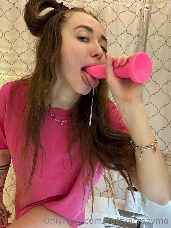 Lots of saliva and everything is wet? 💦 Would you give me yo..