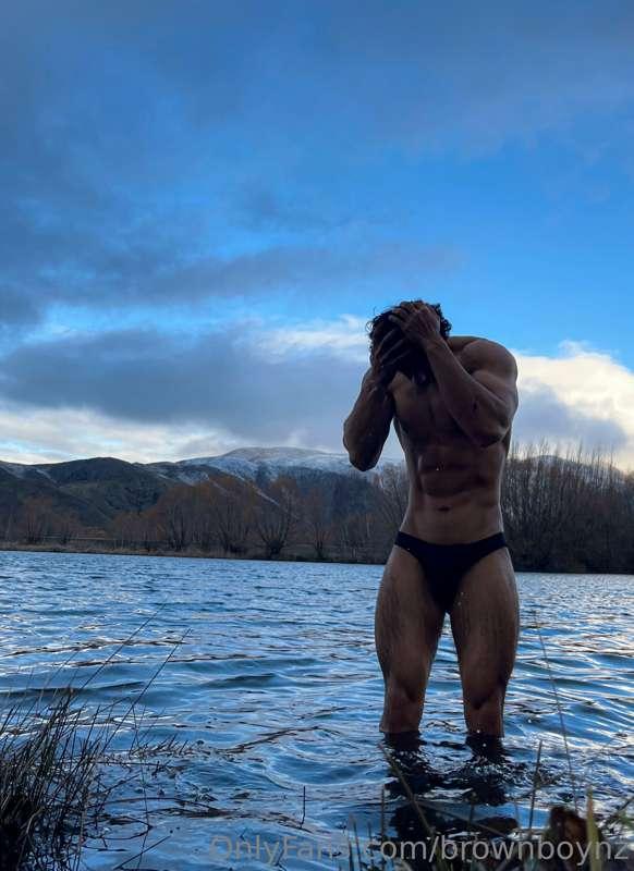 I love outdoor shower on the lake plus check out the view th..