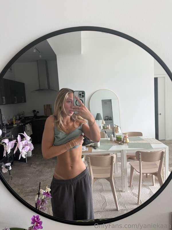 Me and @itskatbabyy are going LIVE together on here tonight ..