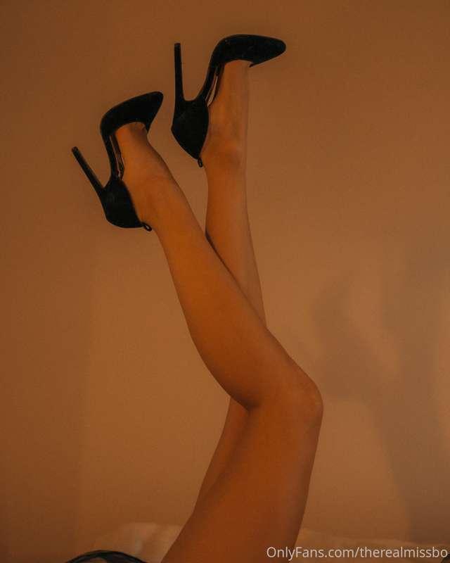 Do you like when I make sets in high heels? 👀