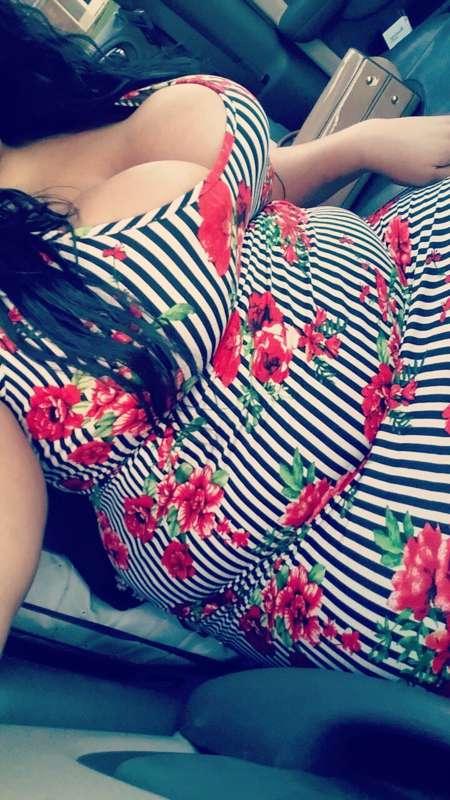I am In LOVE with this dress and how it fits my  curves 😍