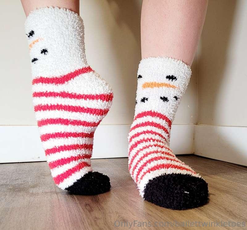 Snowman socks ☃️ because you all know I have cold toes 😂👣