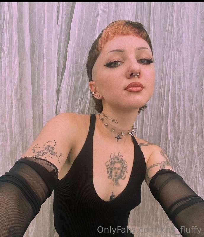 do you want to see my boobs?🥵

...and bite my nipples💦😈