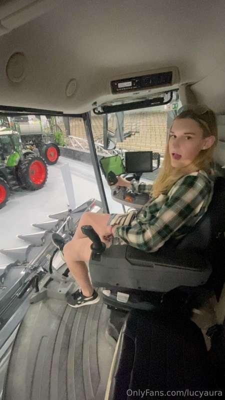 Anyone like a girl in a big tractor 😋
