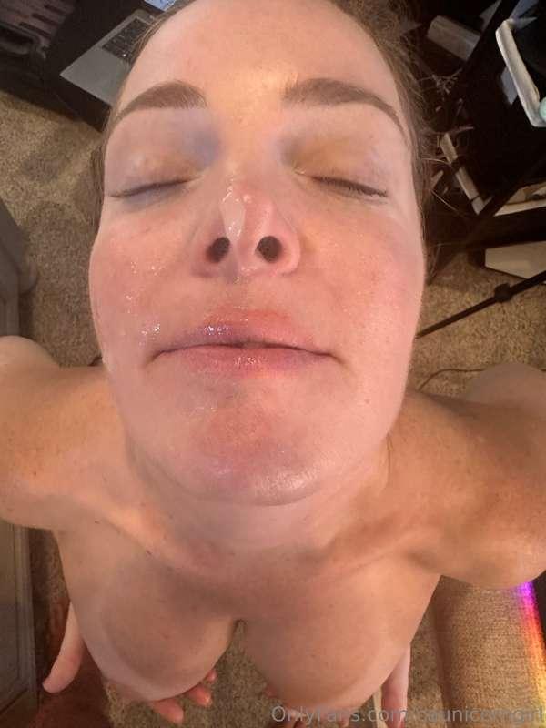 Love getting a good cum facial! 💦