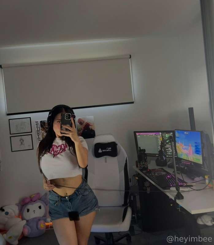 sweatin in fortnite rn, so hot in aus atm 🥵
getting in cospl..