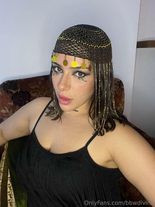 Do I look like Cleopatra? 😈