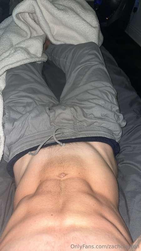 I’m trynna have someone lick my abs after I bust 😭 who’s dow..