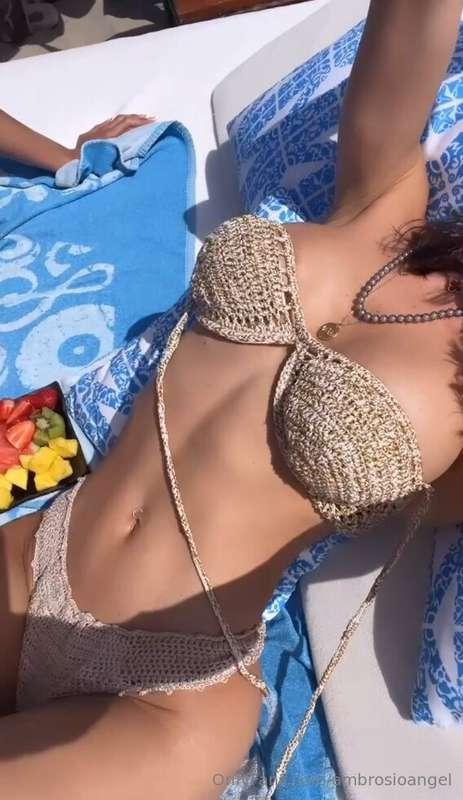 This beach bod doesn’t just turn heads—it breaks necks. Read..