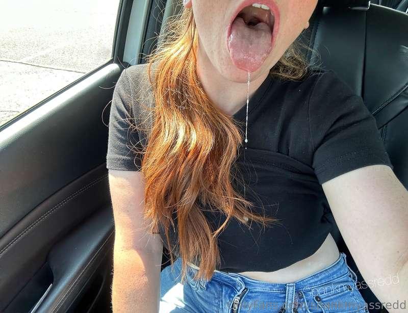 Let me suck your dick in the car 😏😈