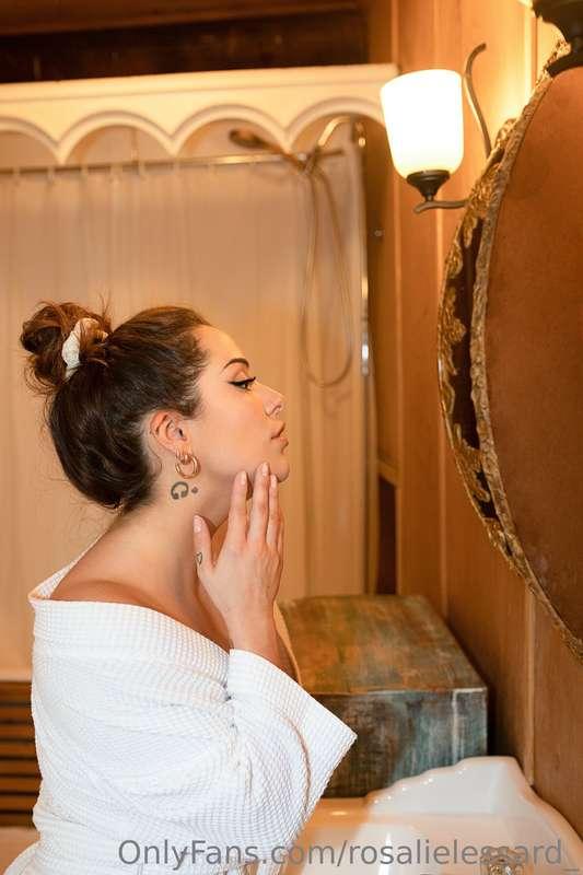 Hop in the shower with me? 🧼🛁  +++ En privé 🫧