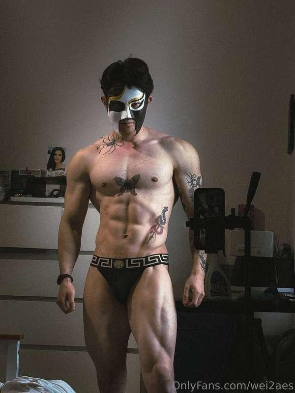 How do you prefer me? with or without the mask?😳