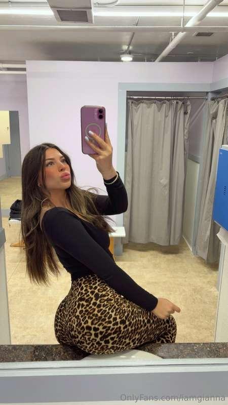 DM and treat me like you own me 🙈