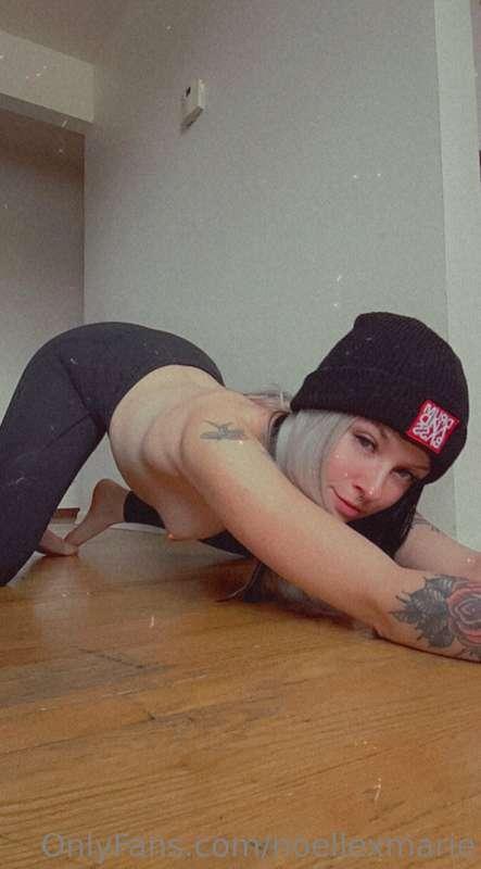 Wish someone was here to help me stretch this morning😴