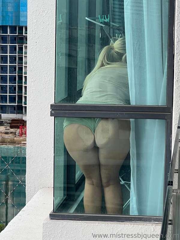 Always teasing my sub with my ass 😘