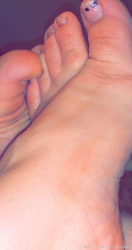 Wanna see sum foot stuff daddy?