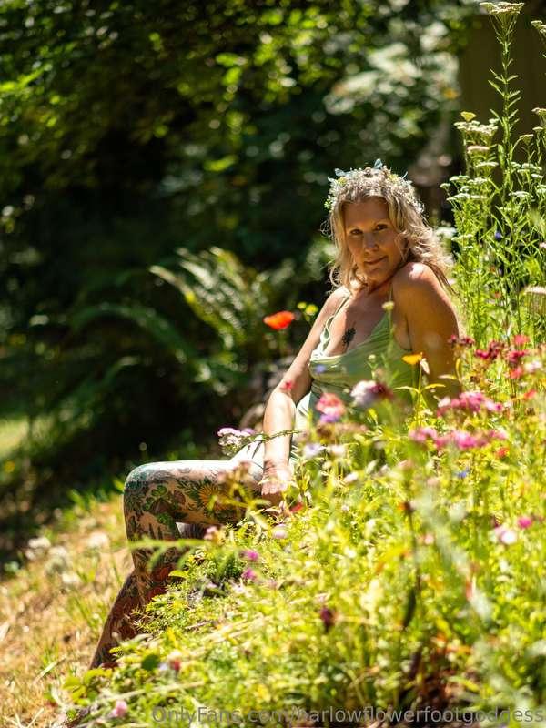 Good morning Tribe 🌈Remember to stop and smell the flowers 🌼..