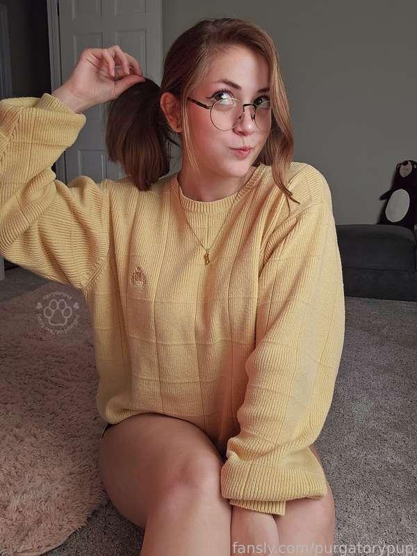 Cute n innocent 🤭 supposedlyyy... 

#girlnextdoor #glasses #casual #cute #pigtails #nerdy #fyp #naturalgirl #sweater #submissive