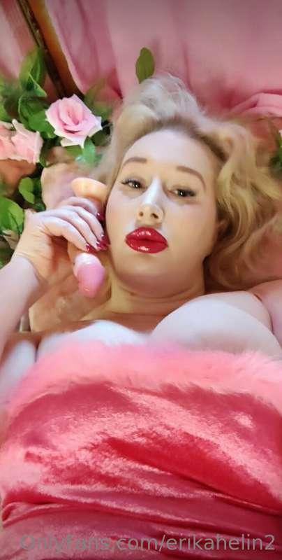 @sandy_lux
Sensual curvy plus size blonde milf with big natu..