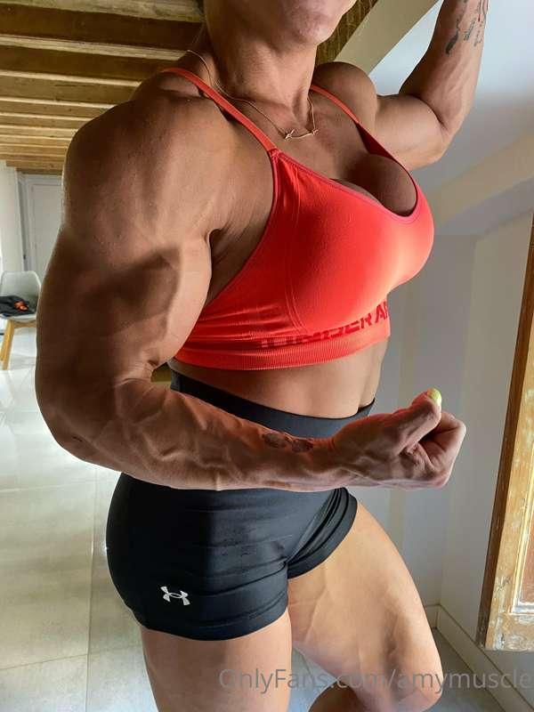 Gym outfit today…..

Got a lot of attention in the gym 🥰