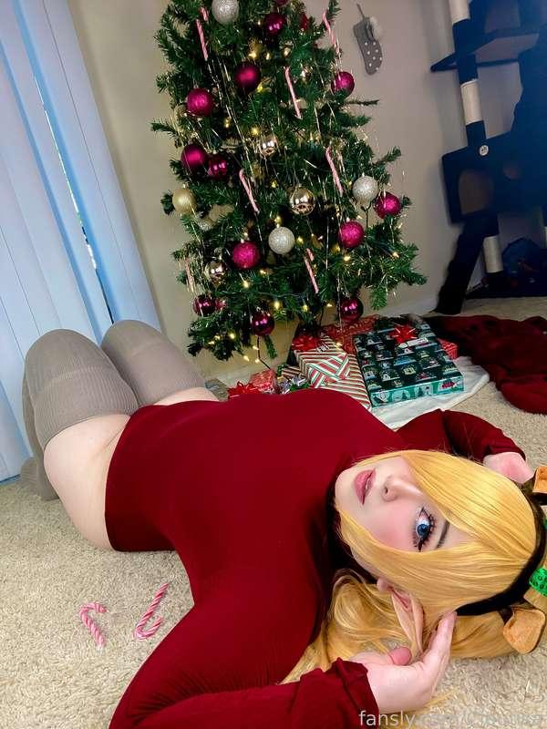 are you guys done Christmas shopping? 
I’m ALMOST done thankfully LOL but this time of year is always stressful, so I hope u guys are doing okay ♥️