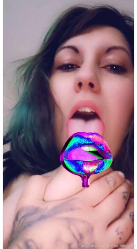 Unlock to watch me nibble on these big ol'titties 😋🤤
