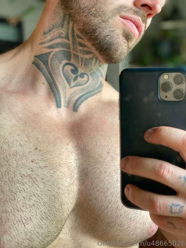 Una mordidita en el cuello? 😈