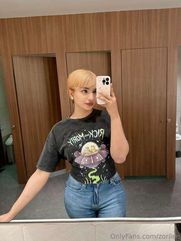 I know I need to film new content soon 🌝🍓💛