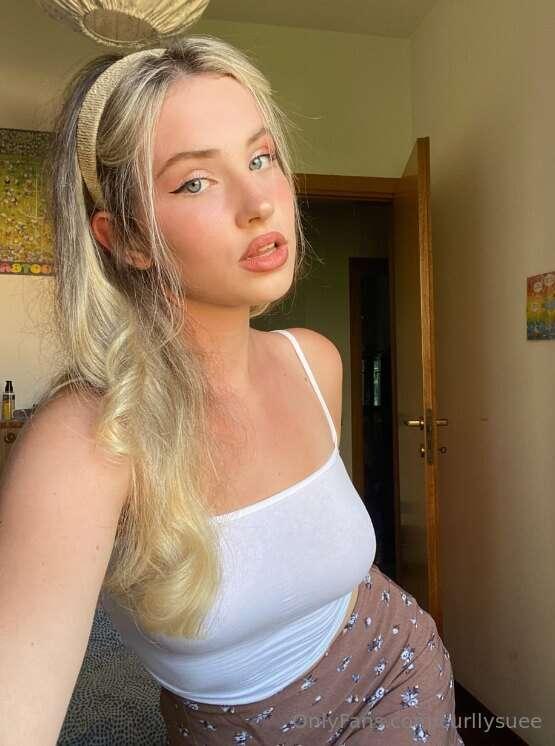 Hot blonde @carol_elena just turned 18 😏🥵🍌SHE IS CRAVING DEE..