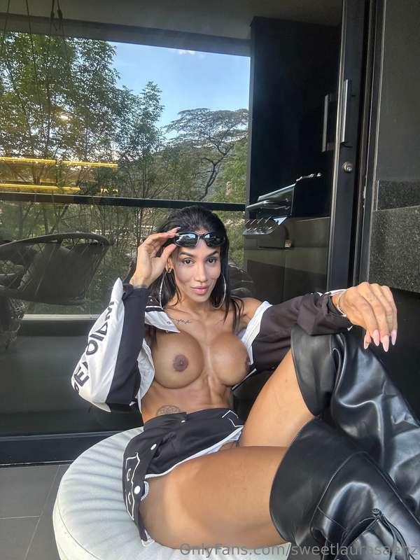 sweetlaurasaenz image #1