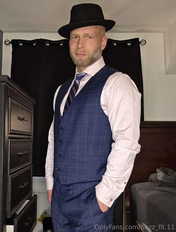 Got dressed up last night for my stream 😎 I was told there w..