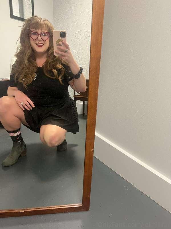 Same girl, same brewery, new outfit, and this time I’m hosti..