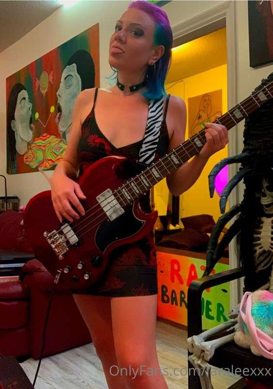 Does anyone else think that bass players are sexy?