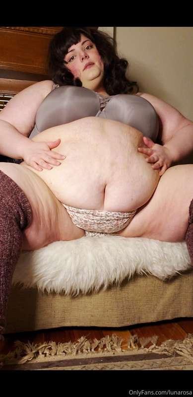 7 min video of me oiling up and jiggling my belly for you (w..