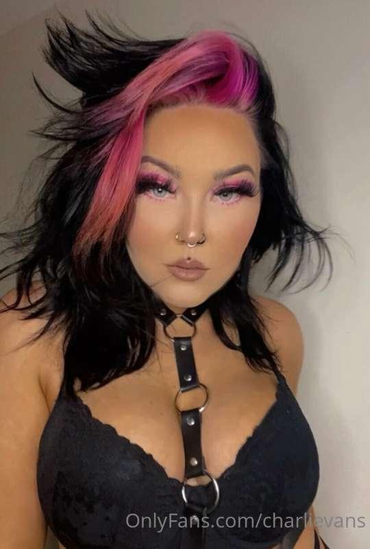 i need a little sub ⛓🖤
